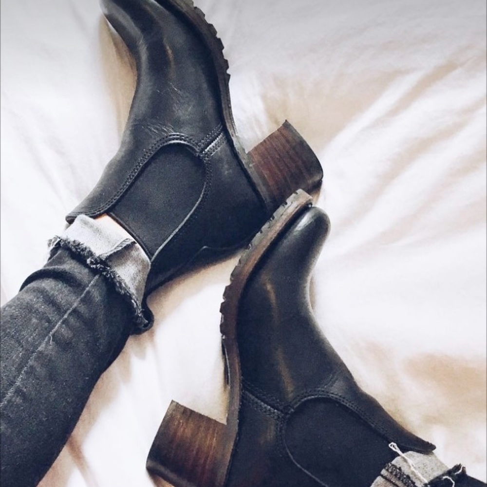 RARE Frye Sabrina 6G Chelsea Boots